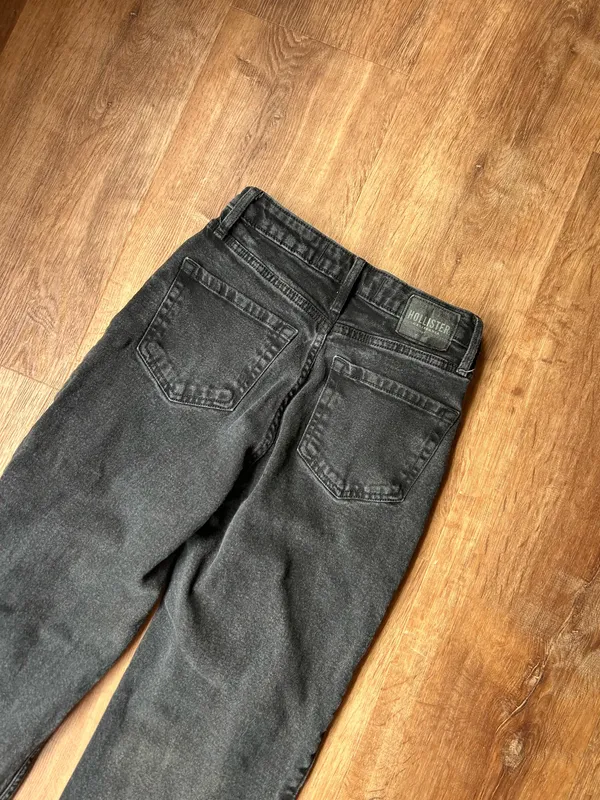 Hollister Ultra High-Rise Dad Jeans - Image 8