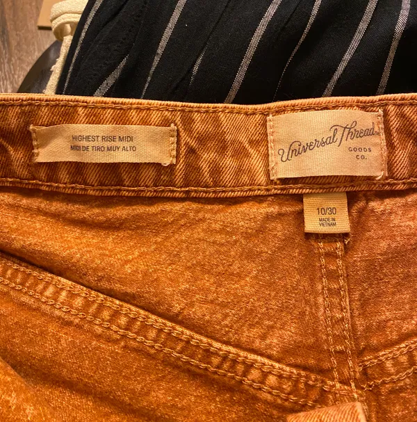 Universal Thread Rust Brown High Waisted Jean Shorts - Image 4