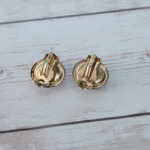 Vintage Clip On Earrings Pink & Gold Tone - Condition Issues - Image 7