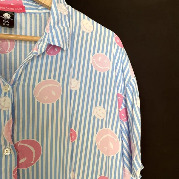 Joe Boxer Sleepwear women's XL rayon short sleeved button down‎ blue smiley face - Image 2