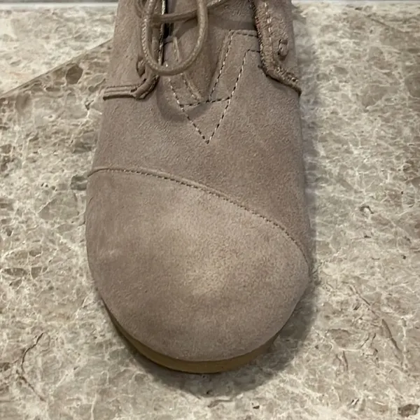 Toms Kala Desert Wedge Bootie Size 7.5 Suede Taupe Lace Up Boot - Image 10