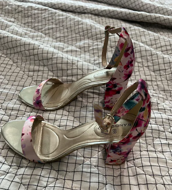 Bandolino Pink Floral Armory Sandals, Sz 7.5 - Image 5