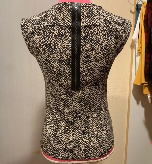 Ann Taylor twist front blouse size S - Image 7