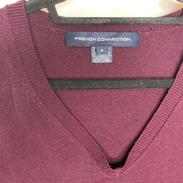 French Connection Burgundy V Neck Sweater Asymmetric Hem Sz Small - Image 8