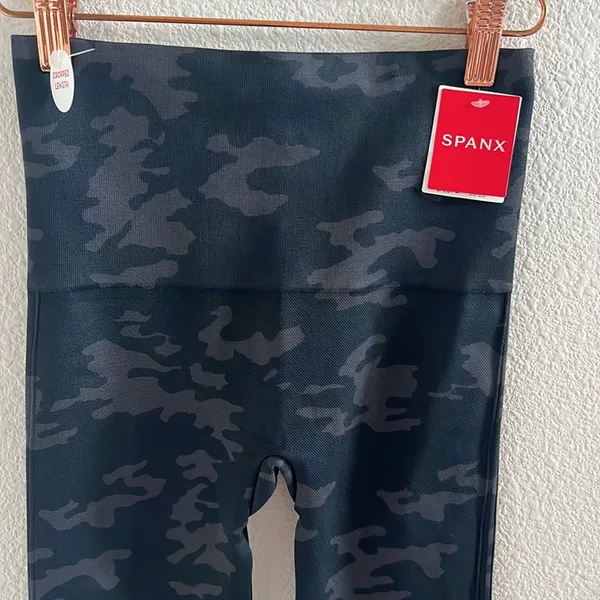 NWT SPANX Look at Me Now LAMN Legging Black Camo Medium - Image 2