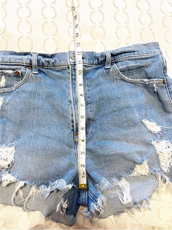 Abercrombie & Fitch The Mom Short High Rise Distressed Medium wash size 12 - Image 4