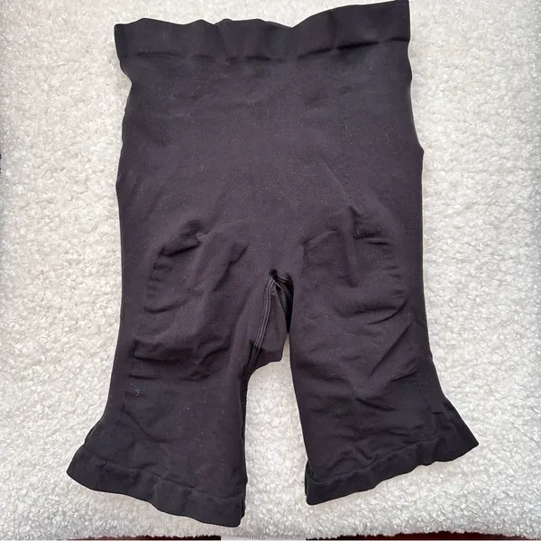 SKIMS Butt Enhancing Shaper Shorts - Image 3