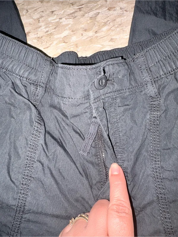 TNA by Aritzia Black Elastic-Waist Cargo Joggers - Image 2