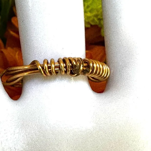 Gold tone green glow bead wire ring - Image 5