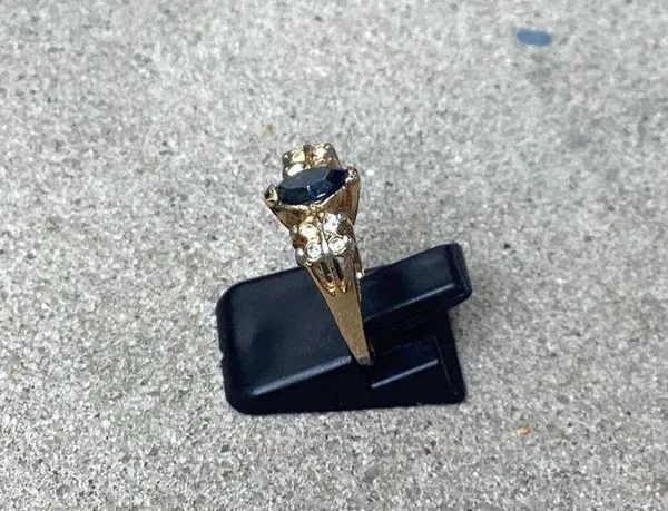 Gold toned and Blue Women's Ring Size 6 - Image 2