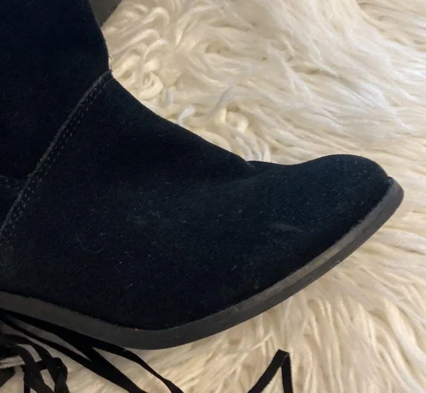 Toms Boots Size 11 Excellent Condition Color Black Heel 3” Stable Leather - Image 2