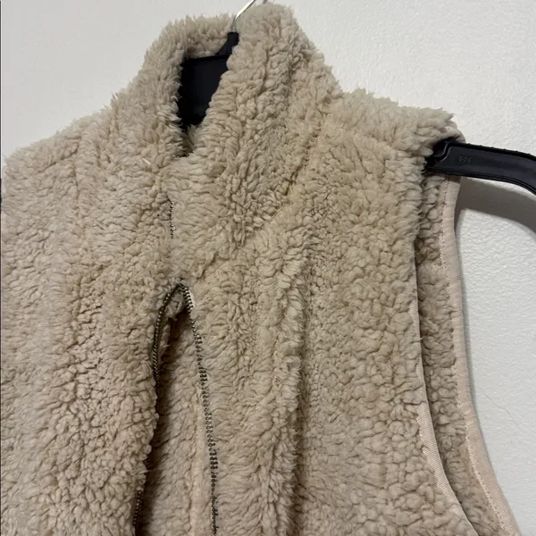 Love Tree beige Sherpa full zip cozy comfy Vest - Image 4
