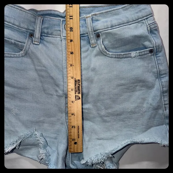 Old Navy Jean Shorts Women 4 Light Wash Sky-Hi A-Line Frayed Denim - Image 3