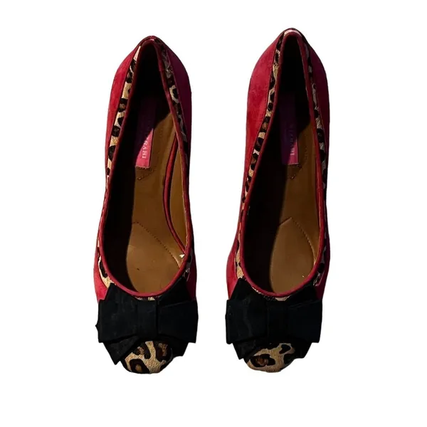 Isaac Mizrahi NY Women's Red Suede Leopard Print Pumps Size 7.5 Bow Detail - Image 3