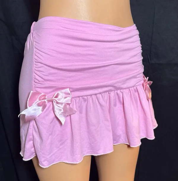 Baby pink mini skirt with bows - Image 2