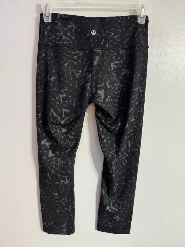 lululemon athletica Black and Gray Galaxy Cropped Leggings Size 4 - Image 2
