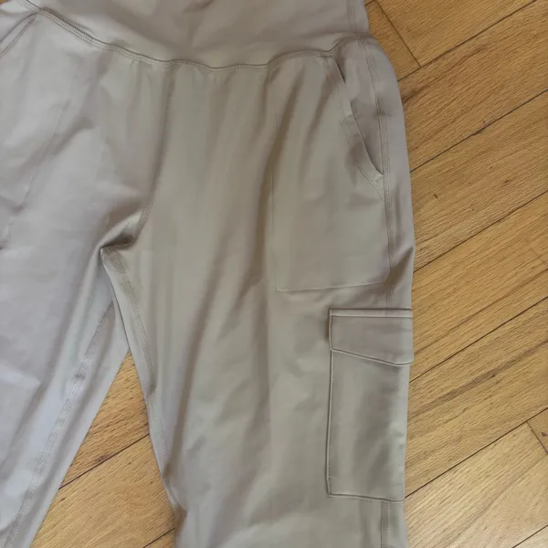 Old Navy Women's Light Gray Cargo Joggers - Image 5