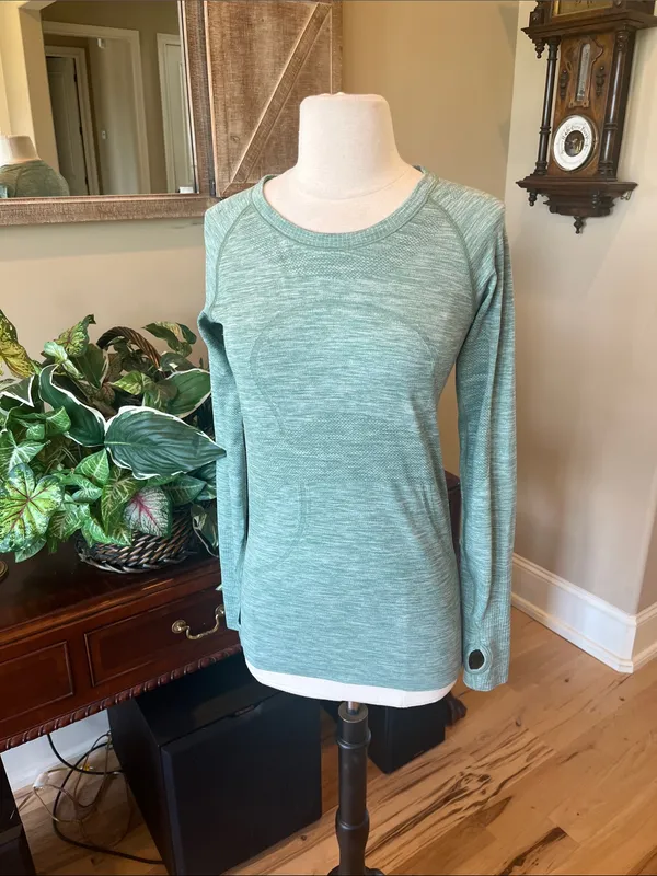 Lululemon Athletica I run for me Head Up Heart Out Heather Green Long Sleeve - Image 2
