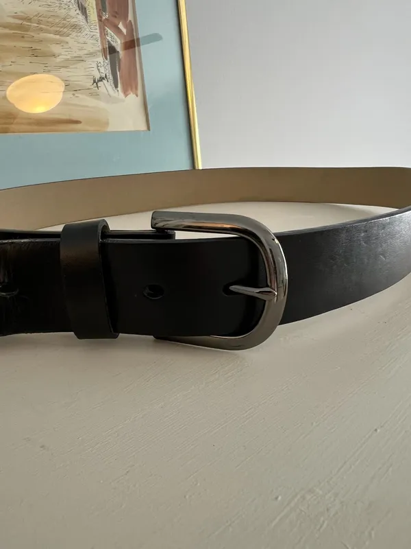 Black leather belt with silver buckle #leather #buckle - Image 2