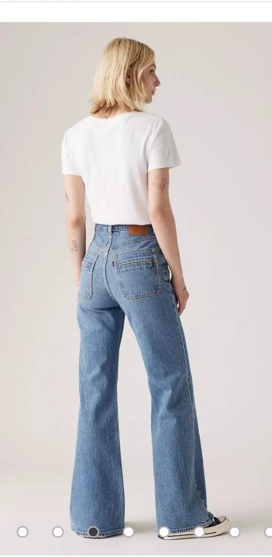 Levi's Women's Ribcage Bell Bottom Jeans sz.26 - Image 6