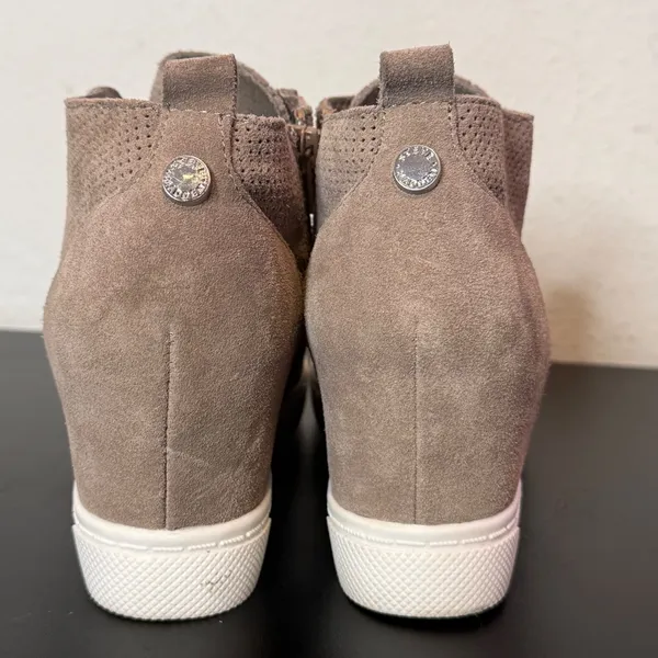 Steve Madden Wedge Sneakers Womens 7 Taupe Perforated Leather Zip High Top - Image 8