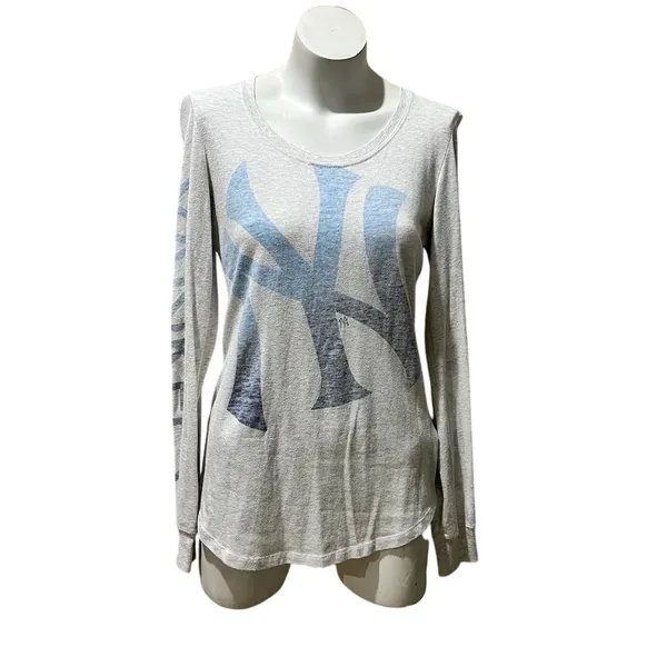 Nike Women's New York Yankees Long Sleeve T-Shirt White Size M - Image 3