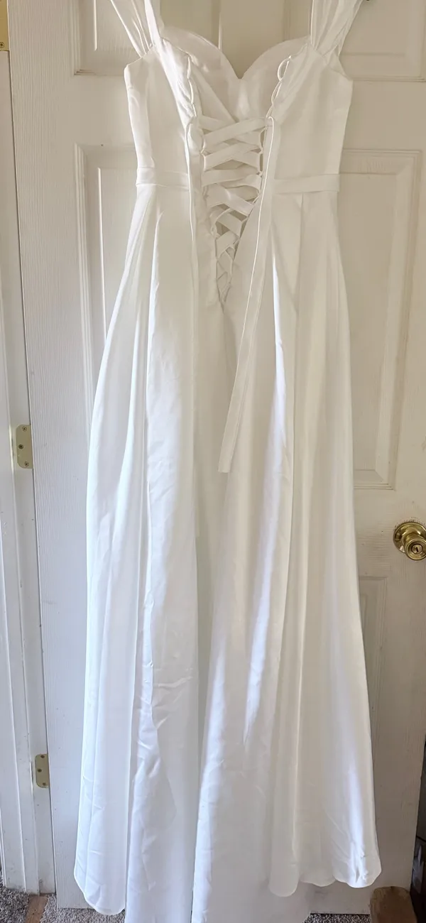 Size 0 wedding dress White - Image 2