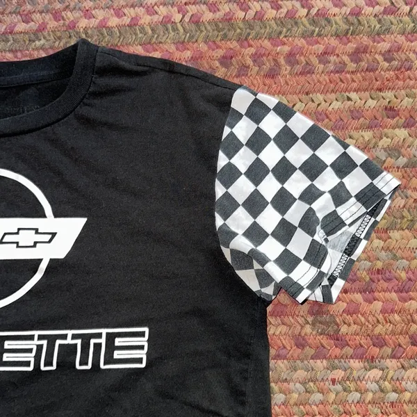 RETRO CORVETTE CHEVY CHECKERED SLEEVE CROP TEE Black - Image 3