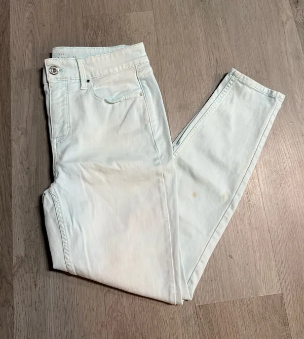 White House black market skinny crop jeans - Image 2