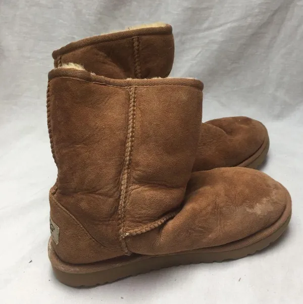 Short UGG Brown Boots Size: 4 - Image 8