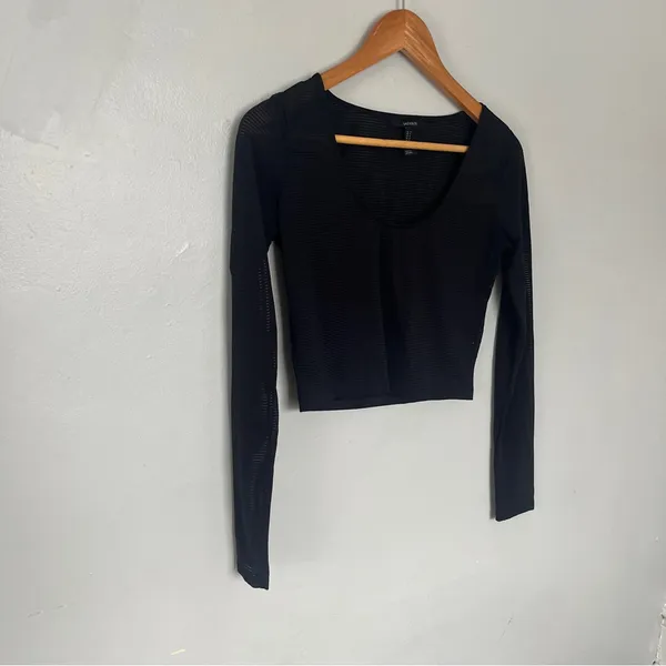 Black Long Sleeve Crop Top - Image 4