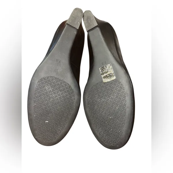 ✨ Tory Burch Black Leather Wedges – Size 7.5 – Gold Logo ✨ - Image 9