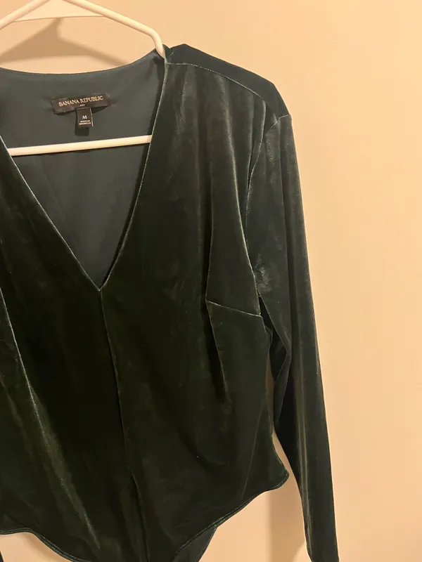 Banana republic emerald green velvet, bodysuit, long sleeve - Image 2