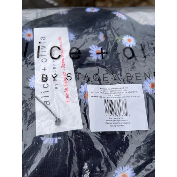 NEW alice + olivia Floral Black White Reversible Bucket Hat - Image 2