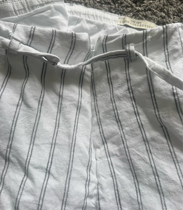 Abercrombie & Fitch White Mini Skort with Thin Gray Pinstripes - Image 6