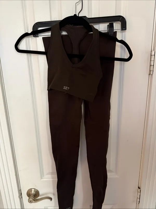 SET ACTIVE SculptFlex Chocolate Brown Ribbed Leggings + Sports Bra Set - Image 4