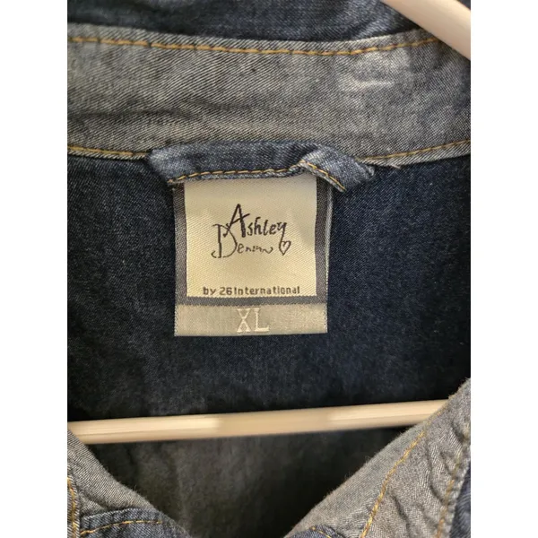 Ashley by 26 International Denim Light Wash Pearl Snap Chambray Western Shirt Y2K - Image 4