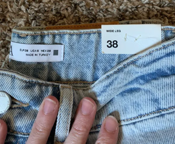 Zara NWT Wide Leg High Rise Light Wash Jeans Size 6 - Image 3