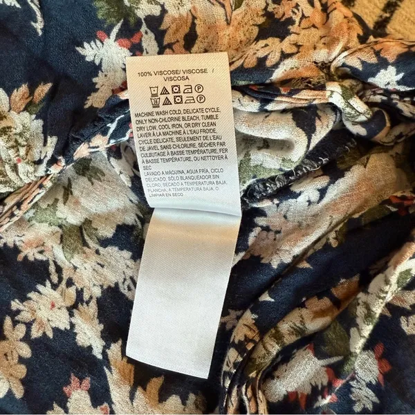 Lucky Brand Navy Floral Wrap Blouse Medium - Image 5