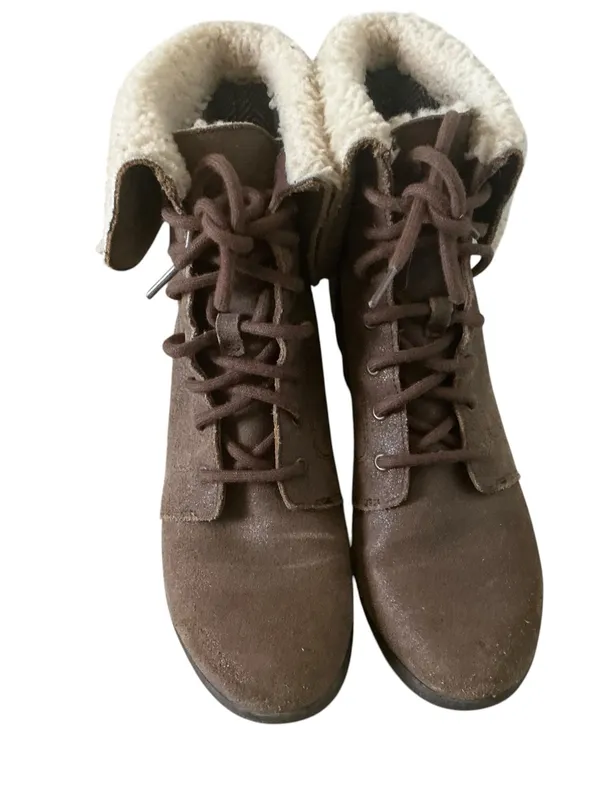 Ugg Zea brown suede waterproof shearling lined lace-up wedge boots size 9 - Image 3