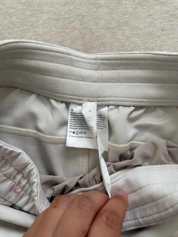 Lululemon Softstreme Shorts 4" - Image 2