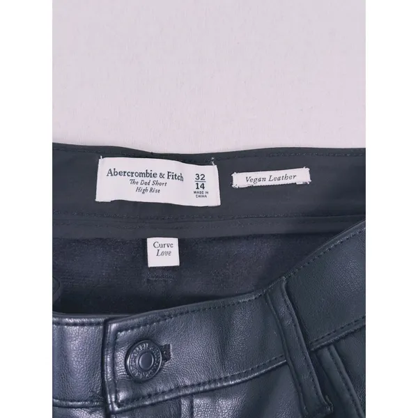 Abercrombie & Fitch Curve Love Vegan Leather Dad Shorts Size 32 Black Biker Moto - Image 4