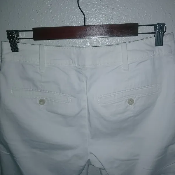Banana Republic 6 High Rise Stretch Bermuda White Shorts - Image 6