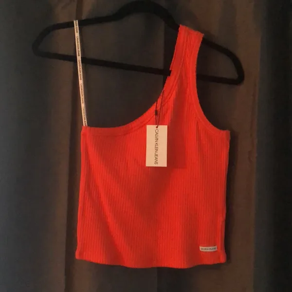 🆕 Calvin Klein Jeans
One-Shoulder Tank Top - Image 6