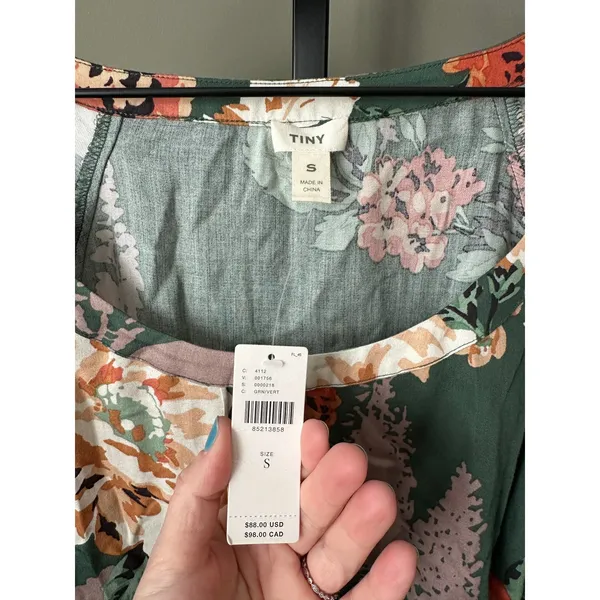 Anthropologie Tiny Scoop-Neck Raglan Green Floral Long Sleeve Top NWT Small - Image 3