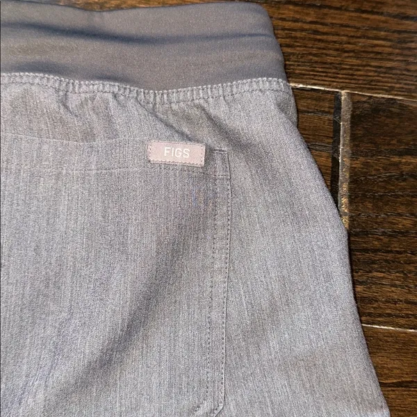 Figs Technical Collection Gray nurses Pants size small - Image 8