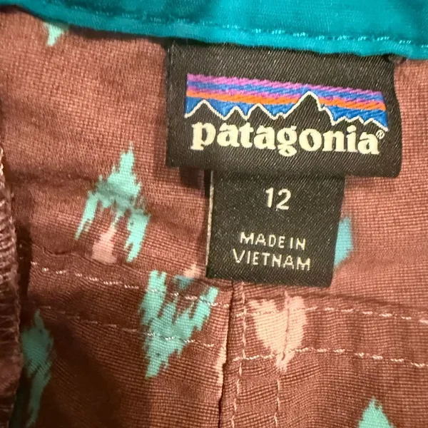 Patagonia Women’s size 12 Maroon and Teal Patterned Shorts - Image 10
