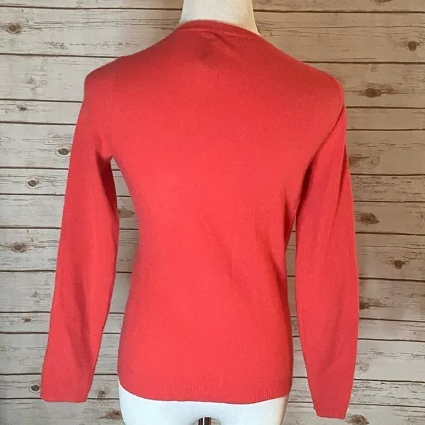 C by Bloomingdale’s classic casual cashmere V-neck sweater Size Small - Image 4
