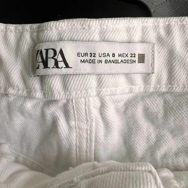 ZARA DISTRESSED FRAYED HEM WHITE JEAN SHORTS SIZE 0 Rodeo Festival Summer - Image 3