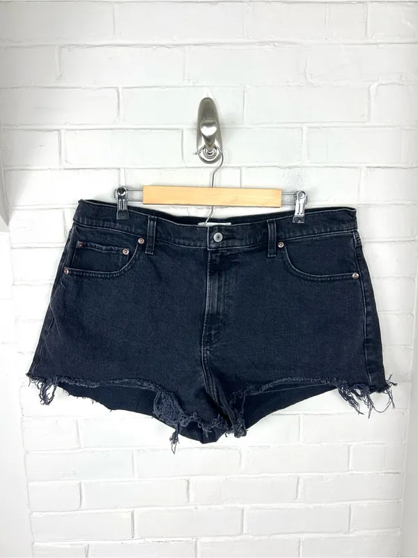 Abercrombie & Fitch The Mom Short High Rise Black Denim Cutoffs Plus Size 33/16 - Image 2